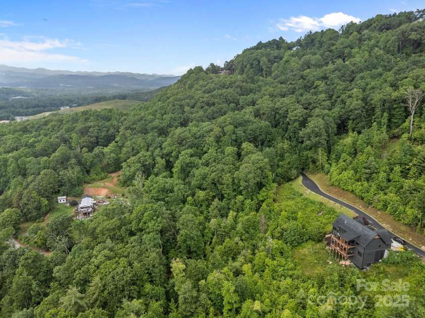 w12 Curtain Bluff Bluff, Hendersonville, NC 28791.  MLS# CAR4270993, YatesRealty ID 19352. 