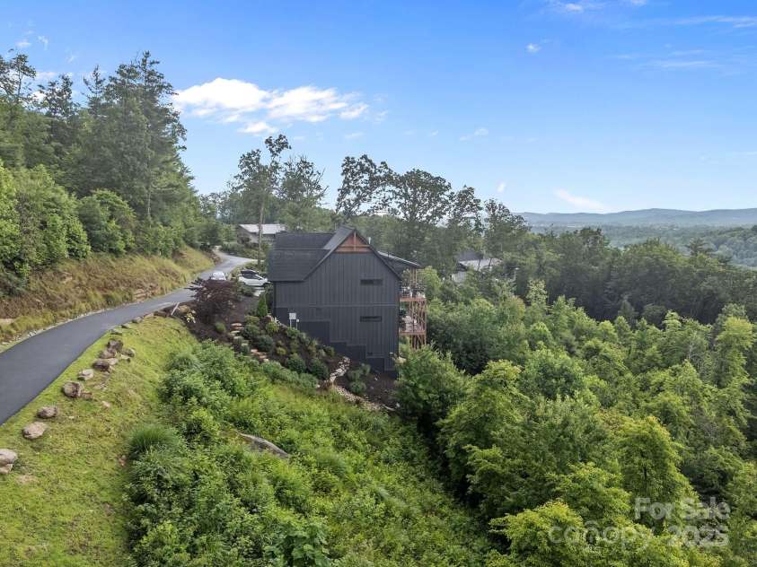 w12 Curtain Bluff Bluff, Hendersonville, NC 28791.  MLS# CAR4270993, YatesRealty ID 19352. 