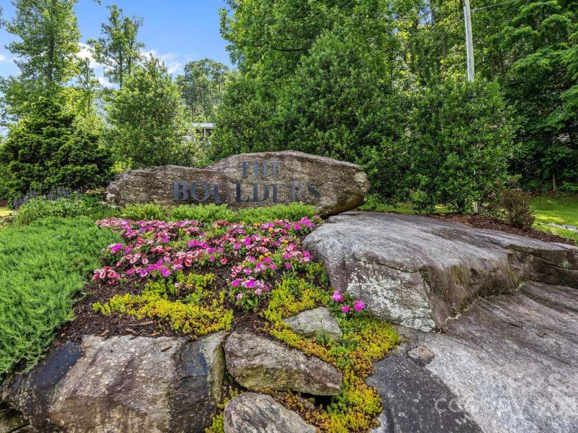 w12 Curtain Bluff Bluff, Hendersonville, NC 28791.  MLS# CAR4270993, YatesRealty ID 19352. 