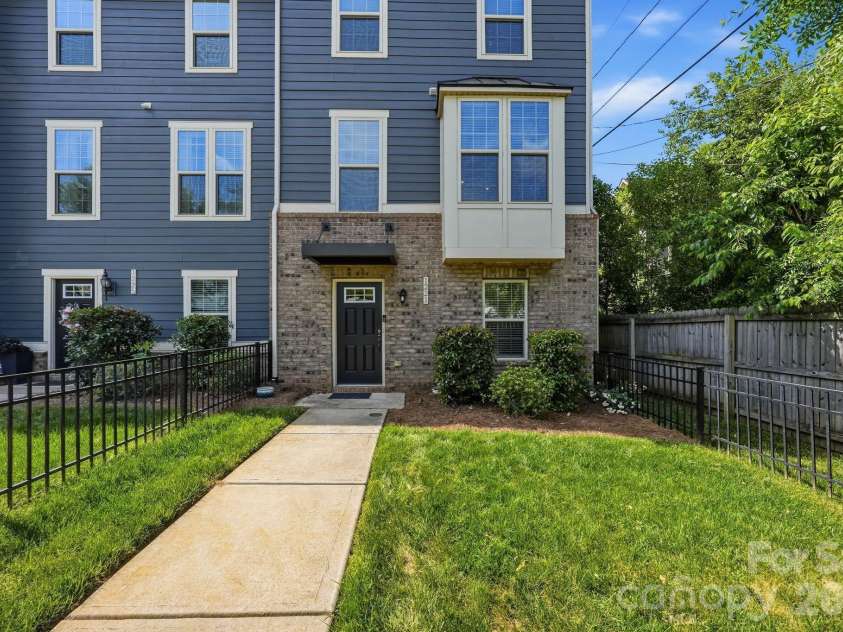 1221 Queen Lyon Court, Charlotte, NC 28205.  MLS# CAR4375397, YatesRealty ID 19353. Entry of home with fenced front yard