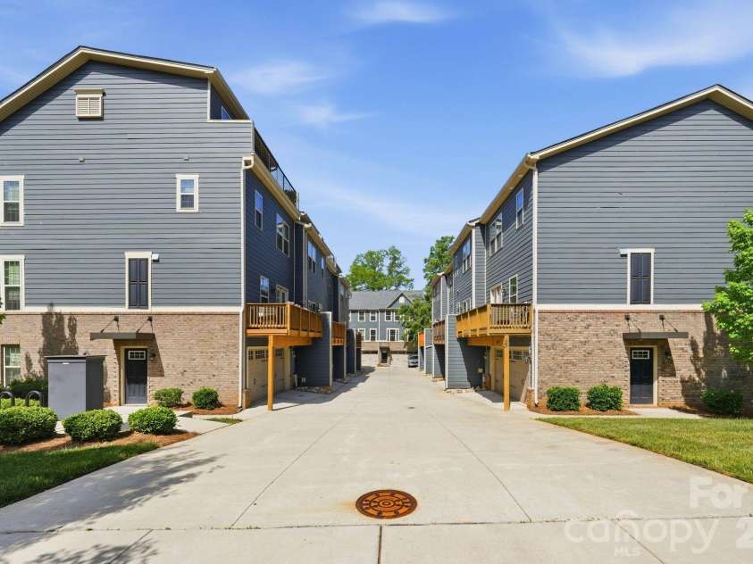 1221 Queen Lyon Court, Charlotte, NC 28205.  MLS# CAR4375397, YatesRealty ID 19353. Entry to complex