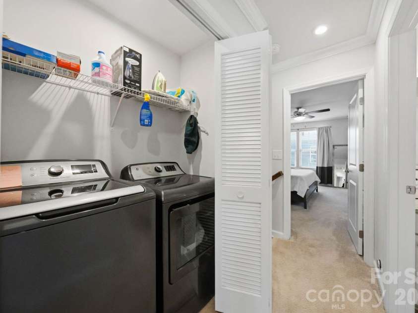 1221 Queen Lyon Court, Charlotte, NC 28205.  MLS# CAR4375397, YatesRealty ID 19353. Laundry space