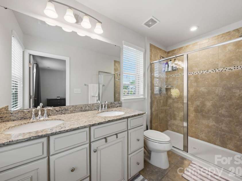 1221 Queen Lyon Court, Charlotte, NC 28205.  MLS# CAR4375397, YatesRealty ID 19353. Primary bathroom