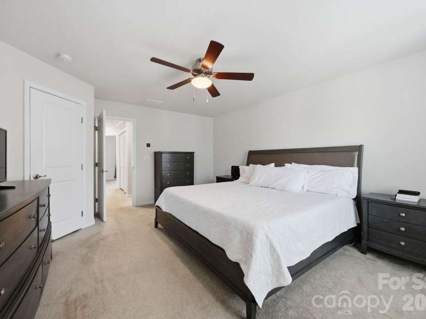 1221 Queen Lyon Court, Charlotte, NC 28205.  MLS# CAR4375397, YatesRealty ID 19353. Primary suite