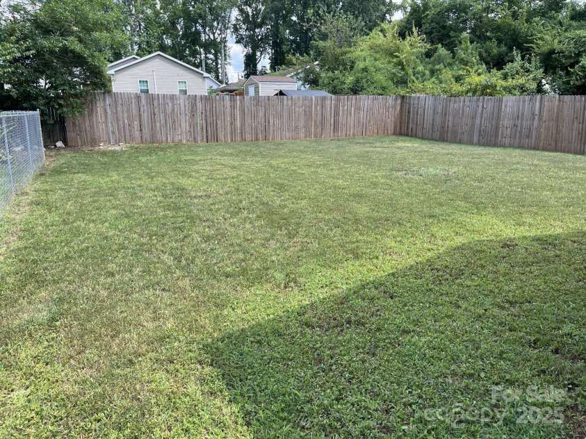 1714 Maribel Avenue, Charlotte, NC 28216.  MLS# CAR4271055, YatesRealty ID 19353. 