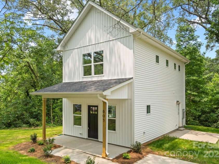 605 Poplar Street, Shelby, NC 28150.  MLS# CAR4268149, YatesRealty ID 19354. 