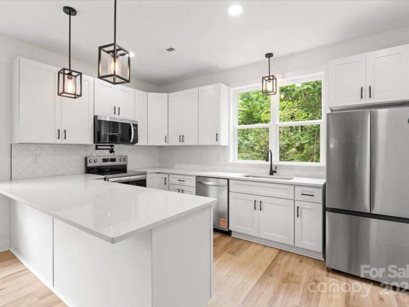 605 Poplar Street, Shelby, NC 28150.  MLS# CAR4268149, YatesRealty ID 19354. 