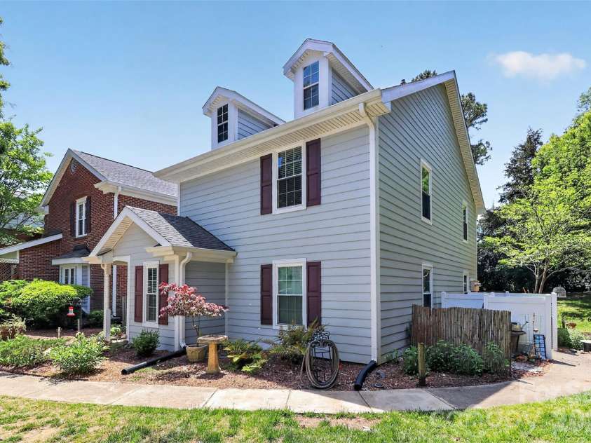 9234 Kings Canyon Drive, Charlotte, NC 28210.  MLS# CAR4374803, YatesRealty ID 19354. 