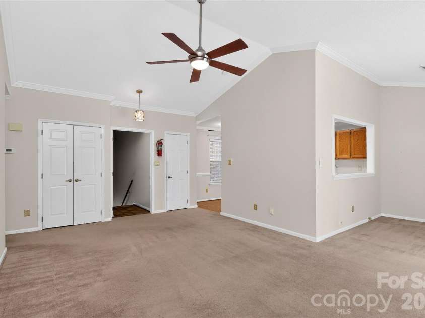 9234 Kings Canyon Drive, Charlotte, NC 28210.  MLS# CAR4374803, YatesRealty ID 19354. 