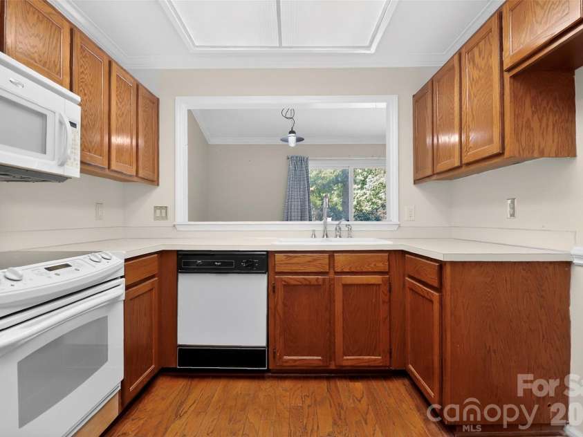 9234 Kings Canyon Drive, Charlotte, NC 28210.  MLS# CAR4374803, YatesRealty ID 19354. 