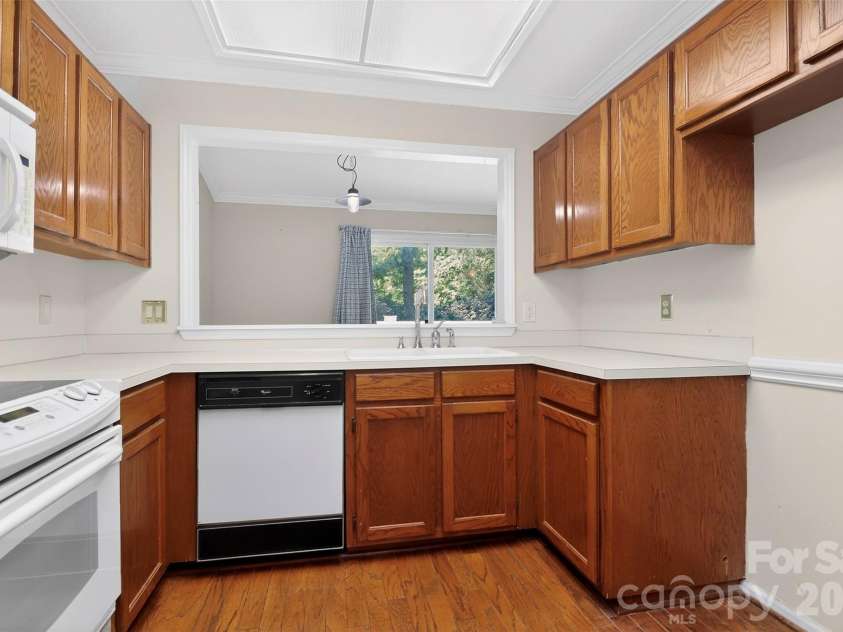 9234 Kings Canyon Drive, Charlotte, NC 28210.  MLS# CAR4374803, YatesRealty ID 19354. 