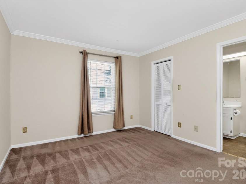 9234 Kings Canyon Drive, Charlotte, NC 28210.  MLS# CAR4374803, YatesRealty ID 19354. 