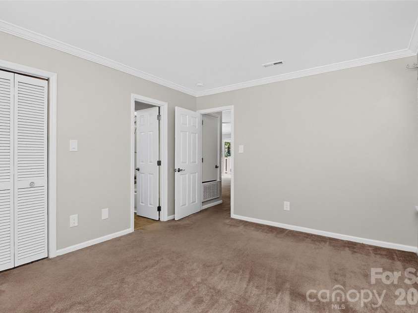 9234 Kings Canyon Drive, Charlotte, NC 28210.  MLS# CAR4374803, YatesRealty ID 19354. 