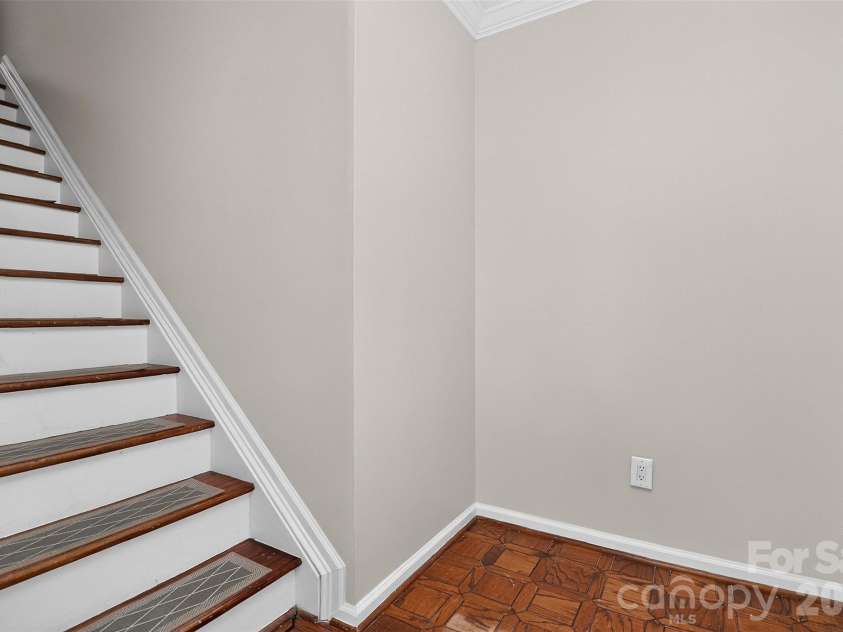 9234 Kings Canyon Drive, Charlotte, NC 28210.  MLS# CAR4374803, YatesRealty ID 19354. First Floor Entry