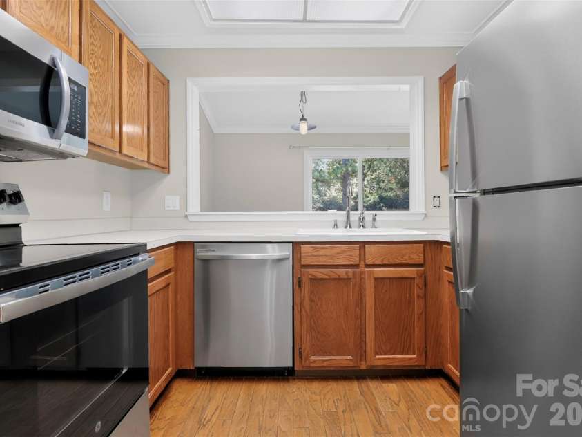 9234 Kings Canyon Drive, Charlotte, NC 28210.  MLS# CAR4374803, YatesRealty ID 19354. Kitchen- All new Appliances