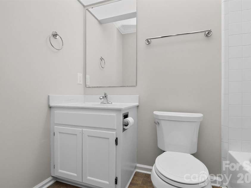 9234 Kings Canyon Drive, Charlotte, NC 28210.  MLS# CAR4374803, YatesRealty ID 19354. Primary Bath