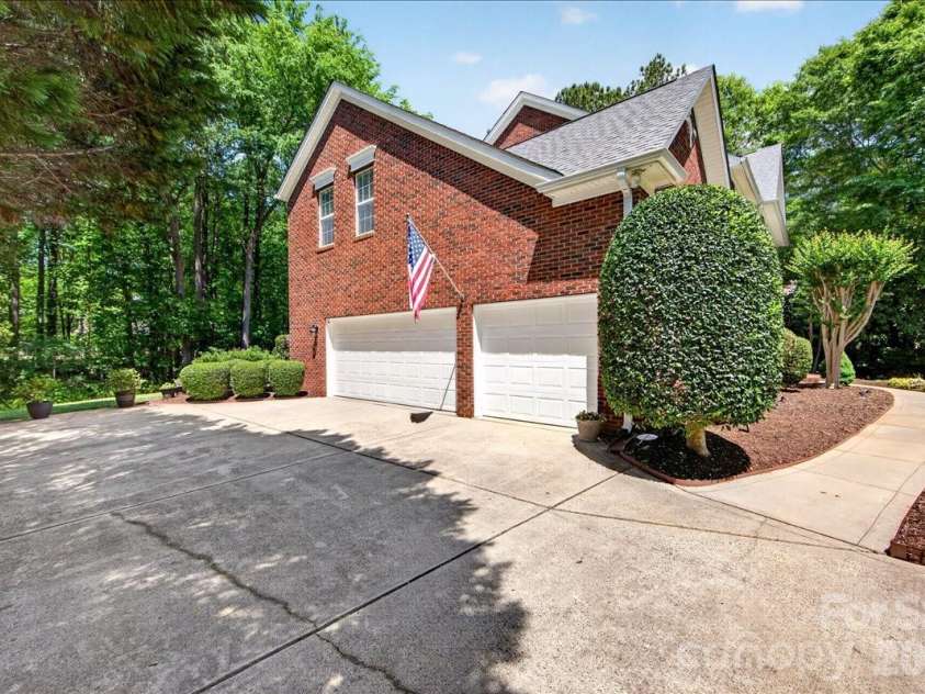4365 Enchantment Cove Lane, Charlotte, NC 28216.  MLS# CAR4374715, YatesRealty ID 19356. 