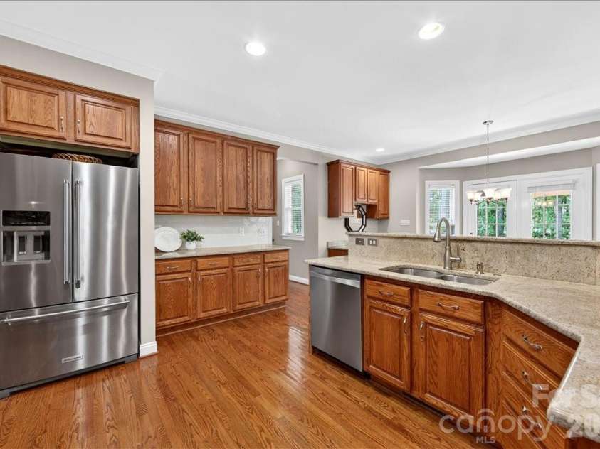 4365 Enchantment Cove Lane, Charlotte, NC 28216.  MLS# CAR4374715, YatesRealty ID 19356. Kitchen