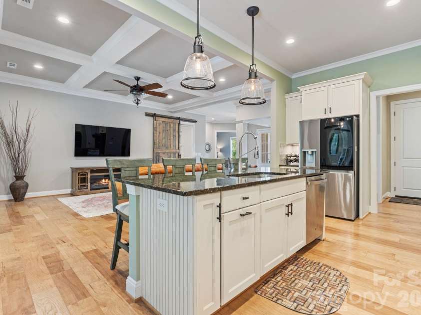 115 Hillside Cove Court, Mooresville, NC 28117.  MLS# CAR4375107, YatesRealty ID 19357. Spacious kitchen designed for everyday function and entertaining, complete with double ovens, gas cooktop, and modern appliance upgrades.