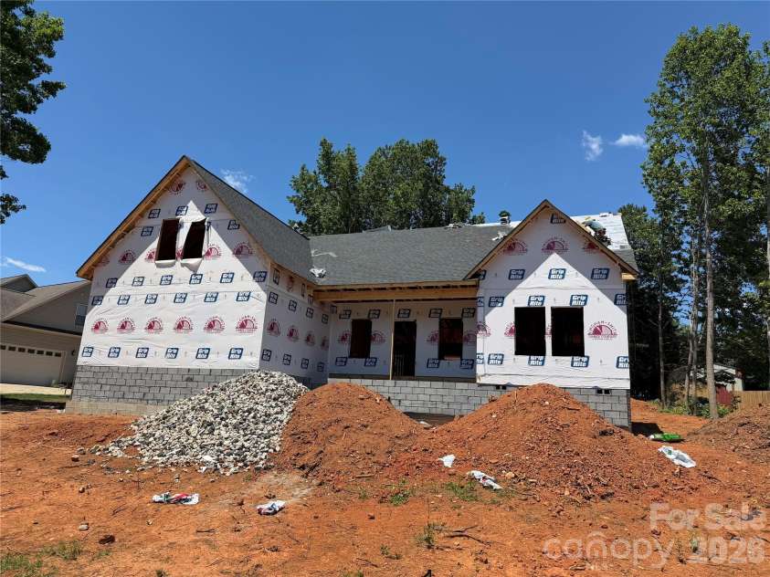 358 Autumnlight Drive, Salisbury, NC 28147.  MLS# CAR4371010, YatesRealty ID 19359. 