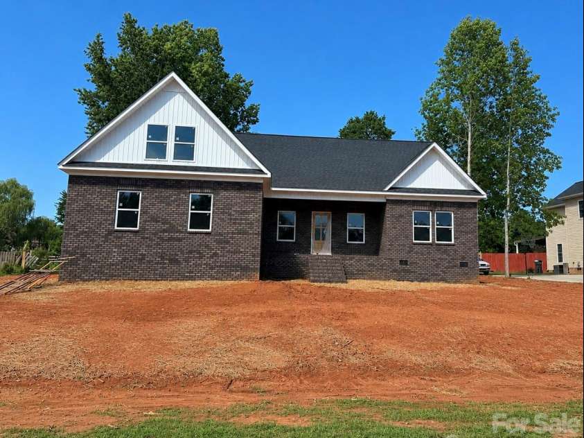 358 Autumnlight Drive, Salisbury, NC 28147.  MLS# CAR4371010, YatesRealty ID 19359. 