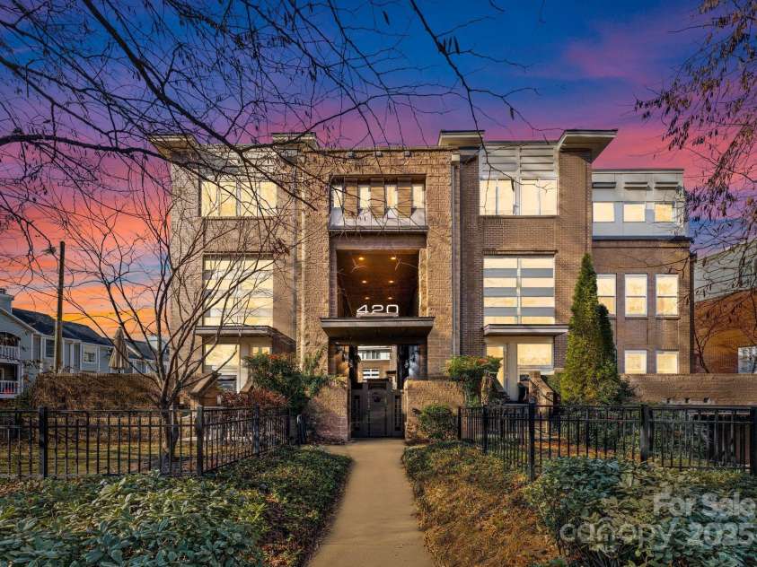 420 Queens Road, Charlotte, NC 28207.  MLS# CAR4210784, YatesRealty ID 19359. 