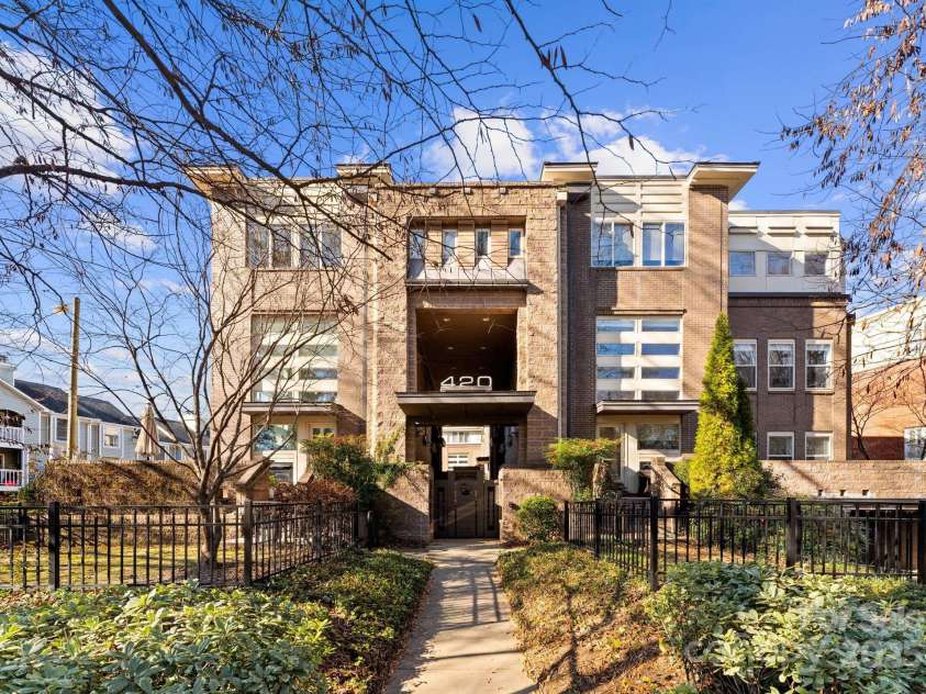 420 Queens Road, Charlotte, NC 28207.  MLS# CAR4210784, YatesRealty ID 19359. 