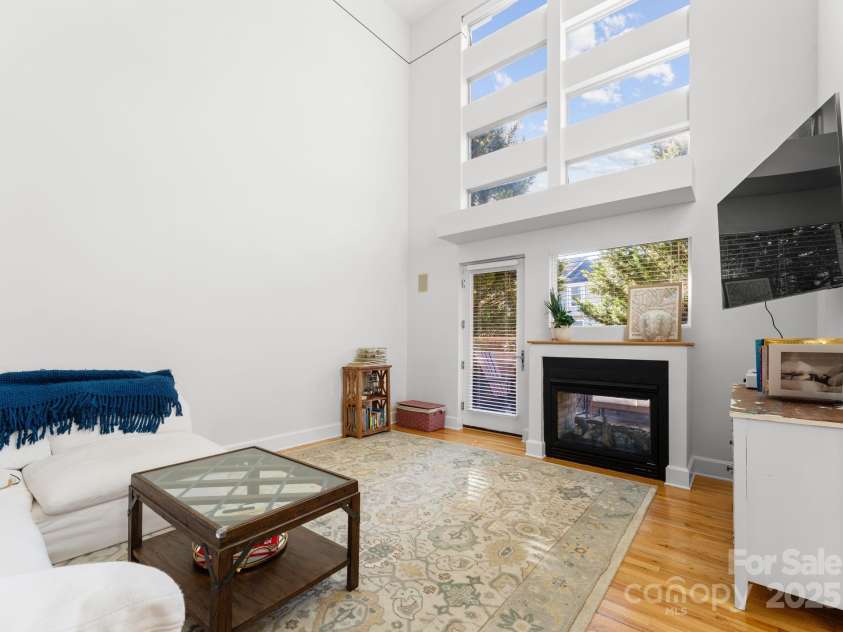 420 Queens Road, Charlotte, NC 28207.  MLS# CAR4210784, YatesRealty ID 19359. 