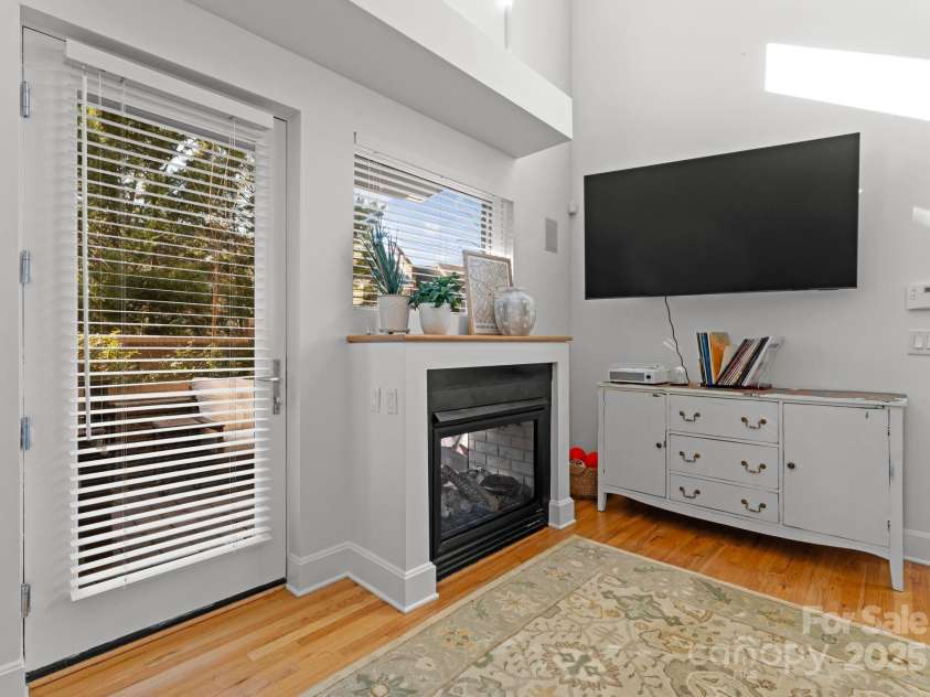 420 Queens Road, Charlotte, NC 28207.  MLS# CAR4210784, YatesRealty ID 19359. 