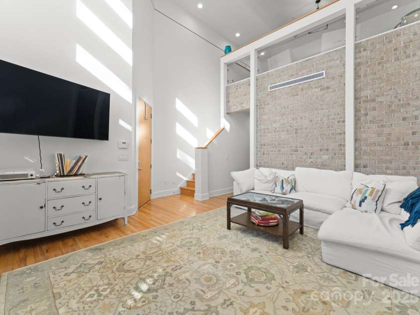 420 Queens Road, Charlotte, NC 28207.  MLS# CAR4210784, YatesRealty ID 19359. 