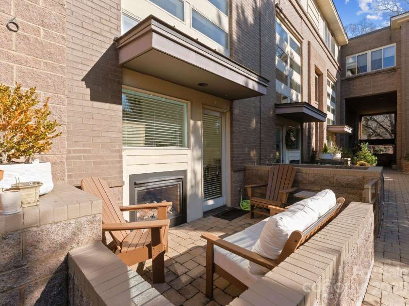 420 Queens Road, Charlotte, NC 28207.  MLS# CAR4210784, YatesRealty ID 19359. 