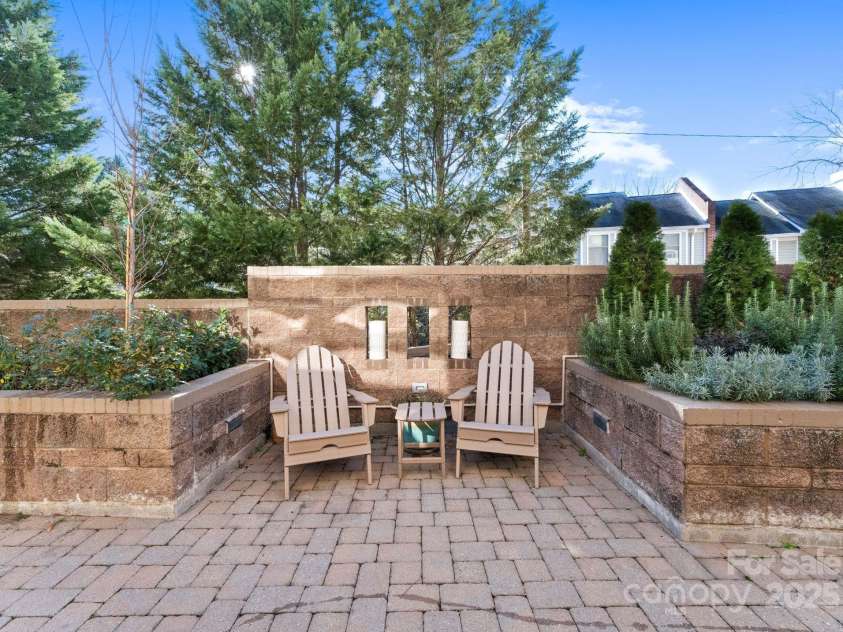 420 Queens Road, Charlotte, NC 28207.  MLS# CAR4210784, YatesRealty ID 19359. 