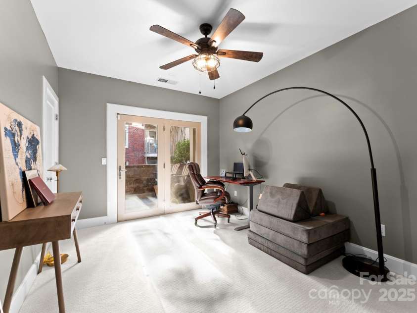 420 Queens Road, Charlotte, NC 28207.  MLS# CAR4210784, YatesRealty ID 19359. 