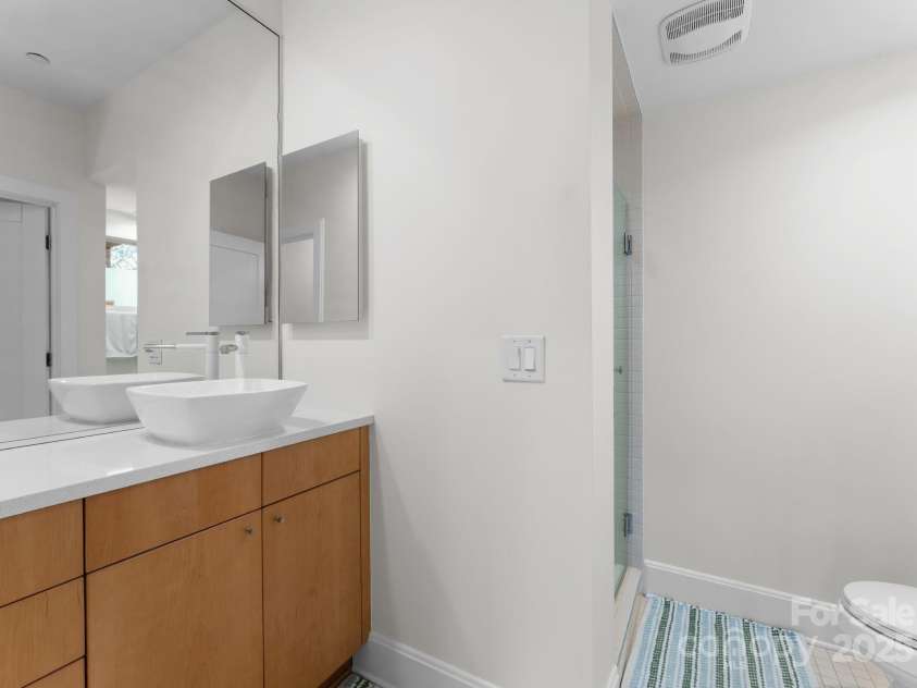420 Queens Road, Charlotte, NC 28207.  MLS# CAR4210784, YatesRealty ID 19359. 