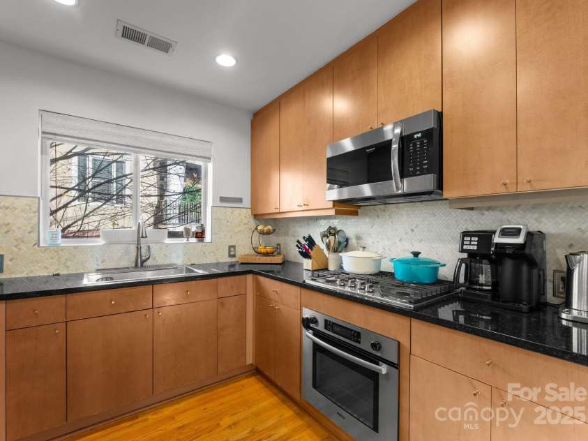 420 Queens Road, Charlotte, NC 28207.  MLS# CAR4210784, YatesRealty ID 19359. 