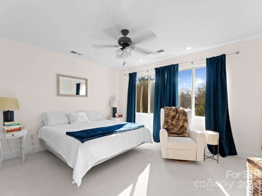 420 Queens Road, Charlotte, NC 28207.  MLS# CAR4210784, YatesRealty ID 19359. 