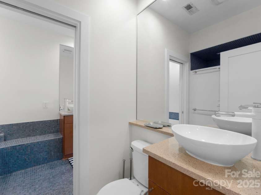 420 Queens Road, Charlotte, NC 28207.  MLS# CAR4210784, YatesRealty ID 19359. 