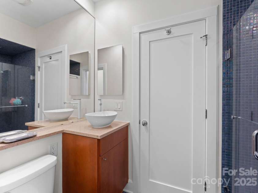 420 Queens Road, Charlotte, NC 28207.  MLS# CAR4210784, YatesRealty ID 19359. 