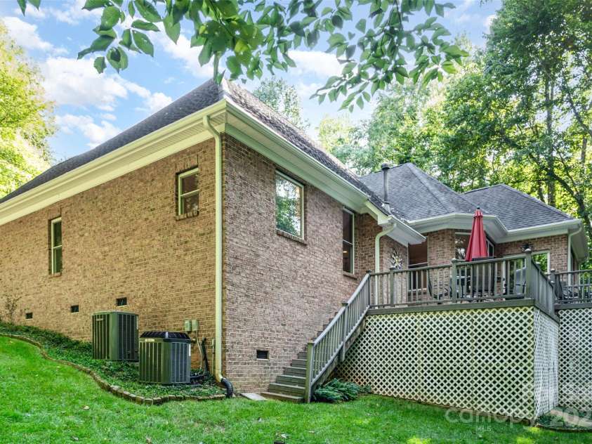 112 Eagle Chase Lane, Troutman, NC 28166.  MLS# CAR4296376, YatesRealty ID 1936. 