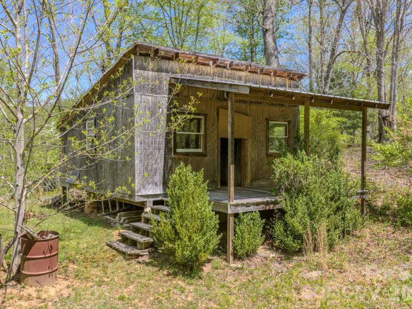 143 Gouge Cemetery Road, Bakersville, NC 28705.  MLS# CAR4373113, YatesRealty ID 19360. 