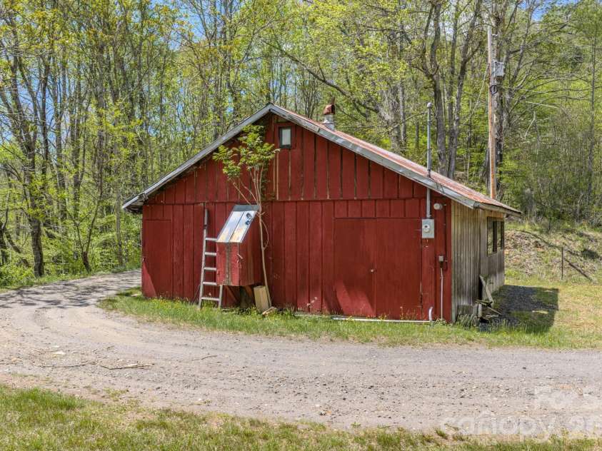 143 Gouge Cemetery Road, Bakersville, NC 28705.  MLS# CAR4373113, YatesRealty ID 19360. 