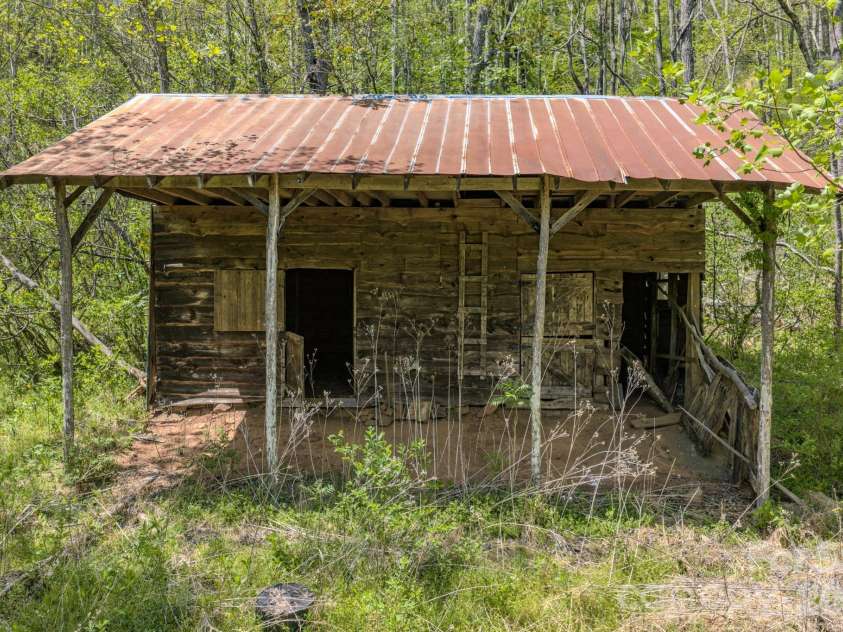 143 Gouge Cemetery Road, Bakersville, NC 28705.  MLS# CAR4373113, YatesRealty ID 19360. 