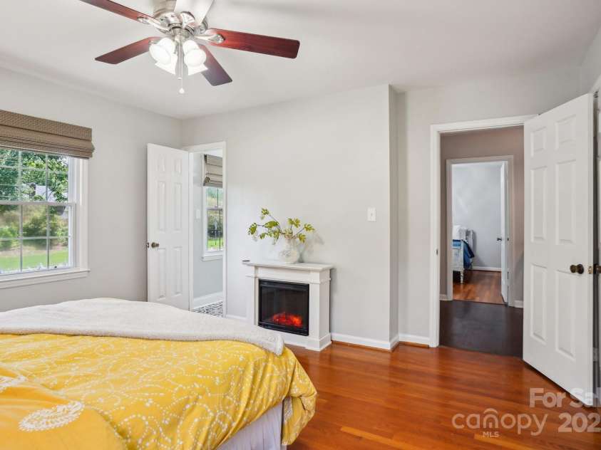 3918 Rea Road, Charlotte, NC 28226.  MLS# CAR4254640, YatesRealty ID 19360. 