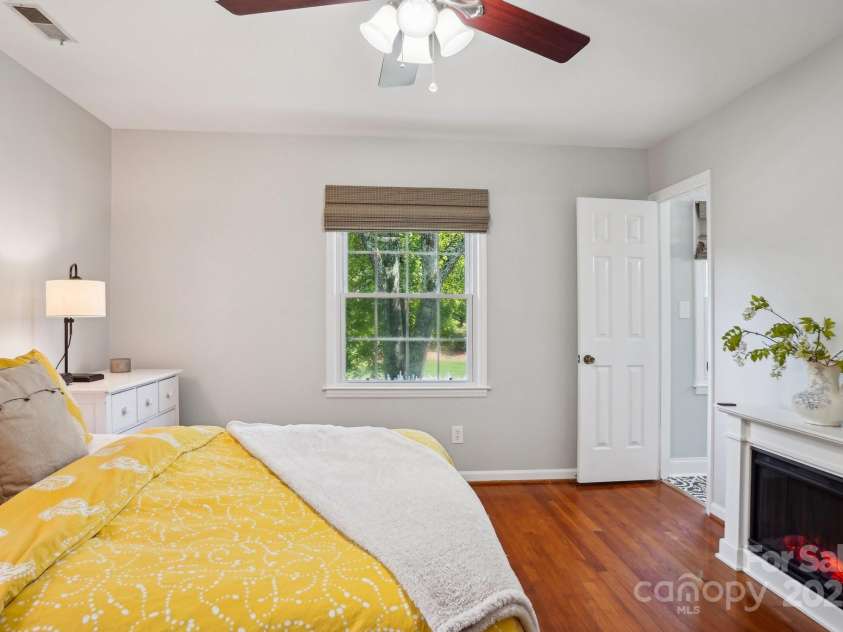 3918 Rea Road, Charlotte, NC 28226.  MLS# CAR4254640, YatesRealty ID 19360. 