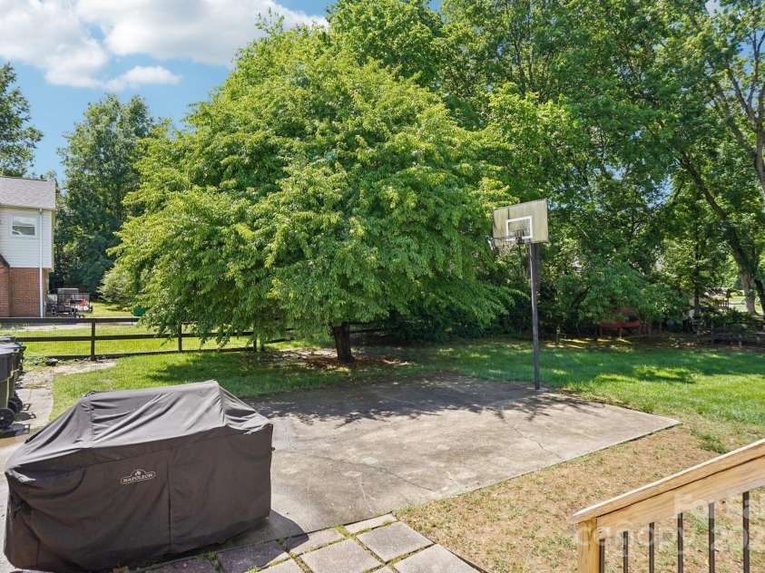 3918 Rea Road, Charlotte, NC 28226.  MLS# CAR4254640, YatesRealty ID 19360. 