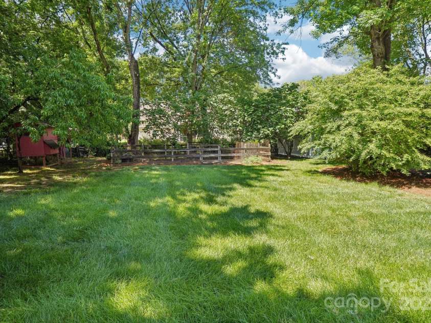 3918 Rea Road, Charlotte, NC 28226.  MLS# CAR4254640, YatesRealty ID 19360. 