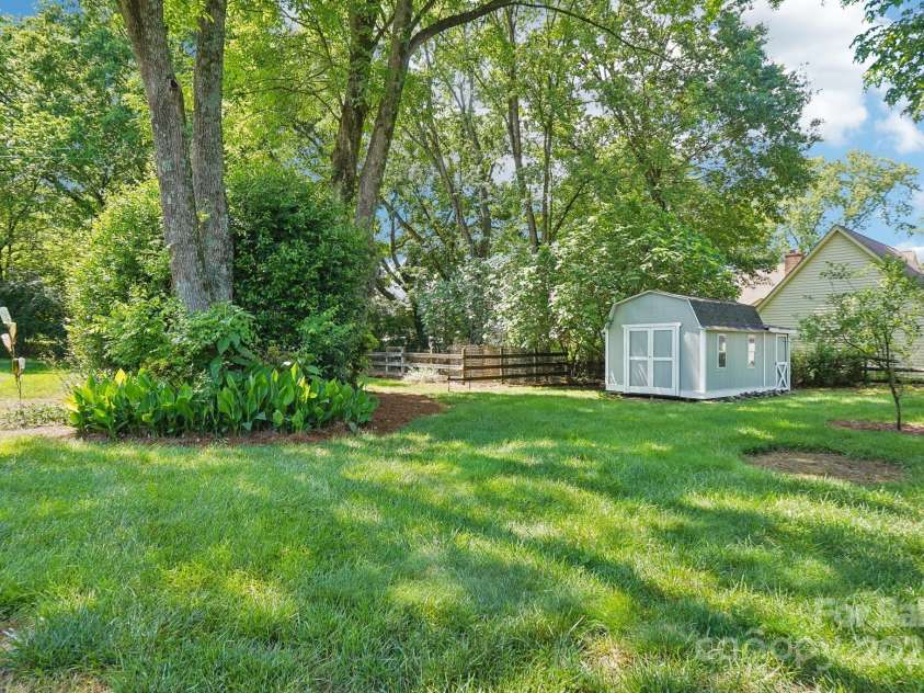 3918 Rea Road, Charlotte, NC 28226.  MLS# CAR4254640, YatesRealty ID 19360. 