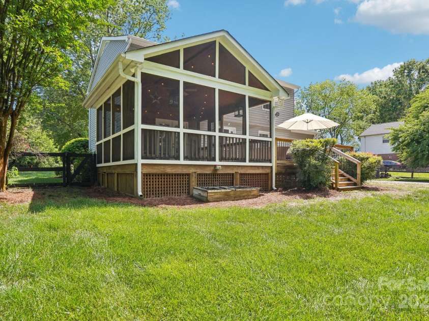 3918 Rea Road, Charlotte, NC 28226.  MLS# CAR4254640, YatesRealty ID 19360. 