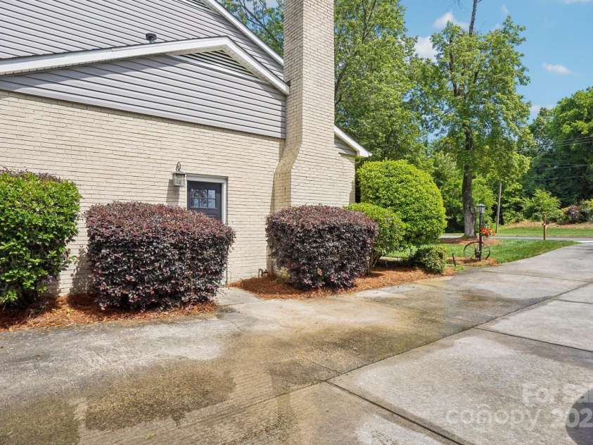 3918 Rea Road, Charlotte, NC 28226.  MLS# CAR4254640, YatesRealty ID 19360. 