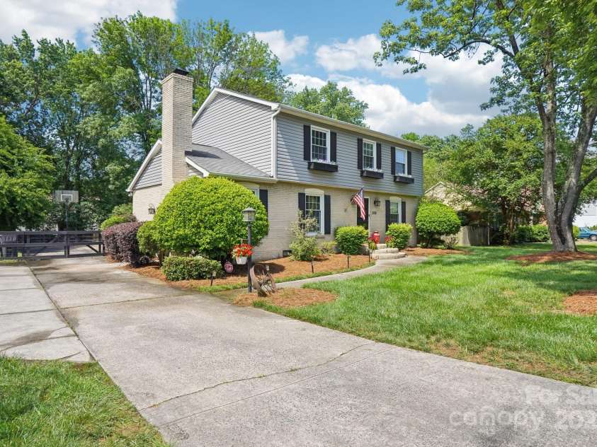 3918 Rea Road, Charlotte, NC 28226.  MLS# CAR4254640, YatesRealty ID 19360. 